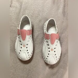 Dawgs Strap Athletic Shoes Size 5